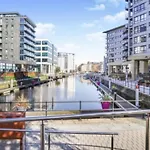 Deluxe & The River Canal View In Leeds (West Yorkshire)