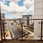 Deluxe & The River Canal View In Apartamento