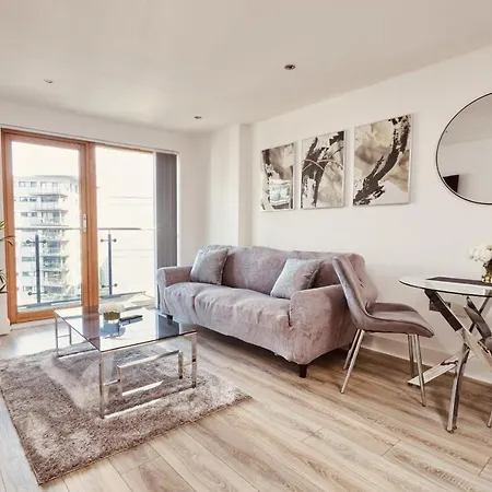 Deluxe River Canal View & Free Secure Parking! * Leeds (West Yorkshire)