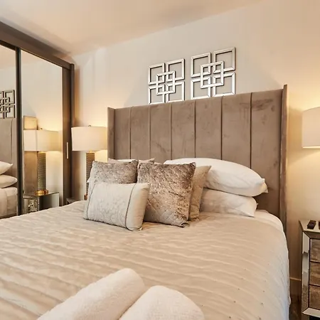 Apartment Deluxe River Canal View & Free Secure Parking! *