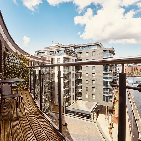 Deluxe River Canal View & Free Secure Parking! Apartment