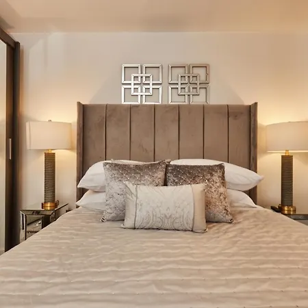 Deluxe River Canal View & Free Secure Parking! Leeds (West Yorkshire)