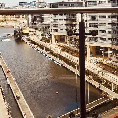 Deluxe & The River Canal View In Apartmán Leeds (West Yorkshire)