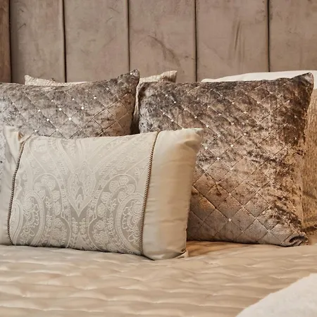 Apartment Deluxe River Canal View & Free Secure Parking! *