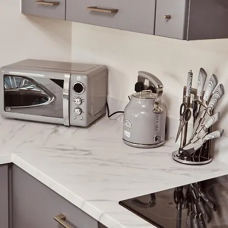 Deluxe River Canal View & Free Secure Parking!