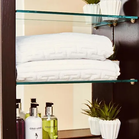 Deluxe River Canal View & Free Secure Parking! Leeds (West Yorkshire)