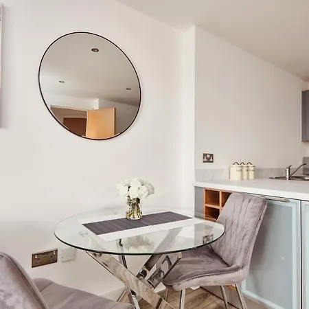 Deluxe River Canal View & Free Secure Parking! Apartment *