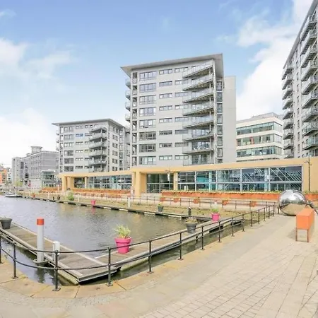 Deluxe River Canal View & Free Secure Parking! Leeds (West Yorkshire)