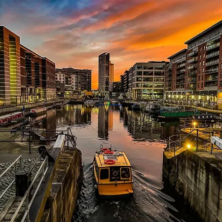 Apartment Deluxe River Canal View & Free Secure Parking!