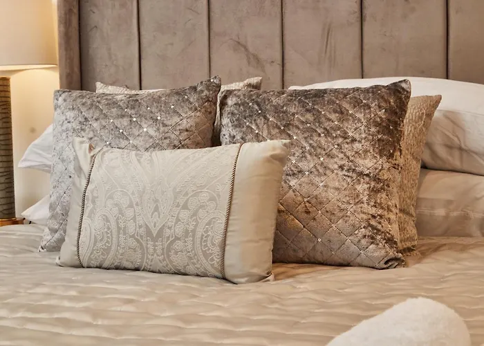 Апартаменты Deluxe Apt & The Best River Canal View In Leeds *