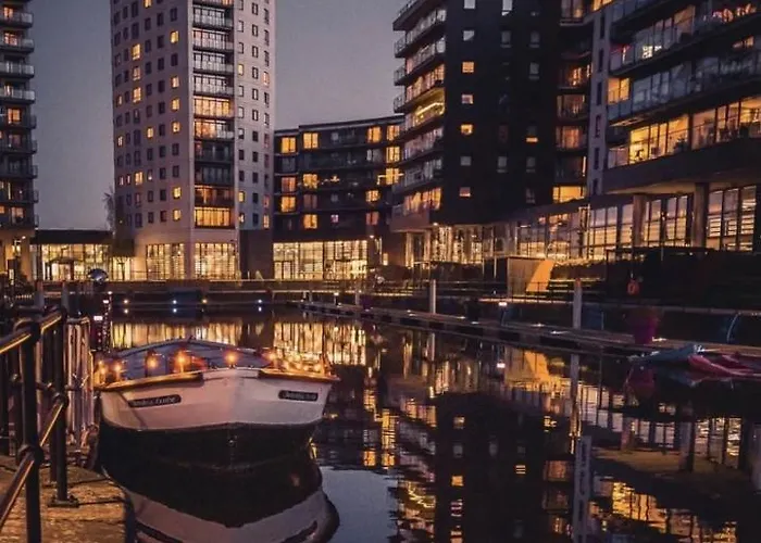 Apartment Deluxe Apt & The Best River Canal View In Leeds *