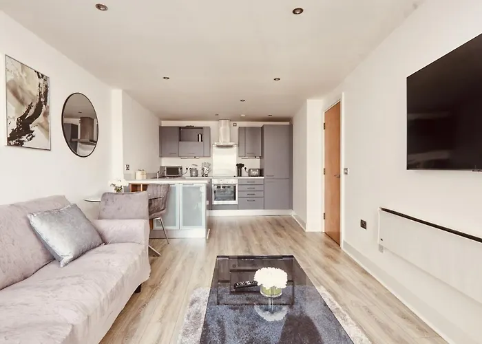 Deluxe Apt & The Best River Canal View In Leeds Apartment *