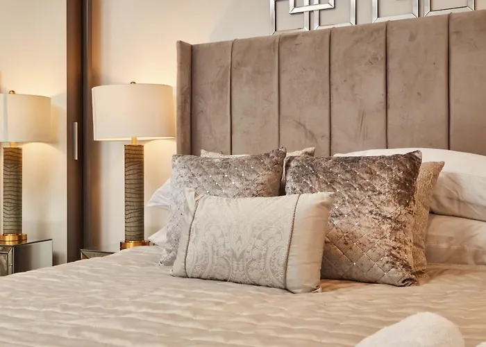 Deluxe Apt & The Best River Canal View In Leeds * Лидс