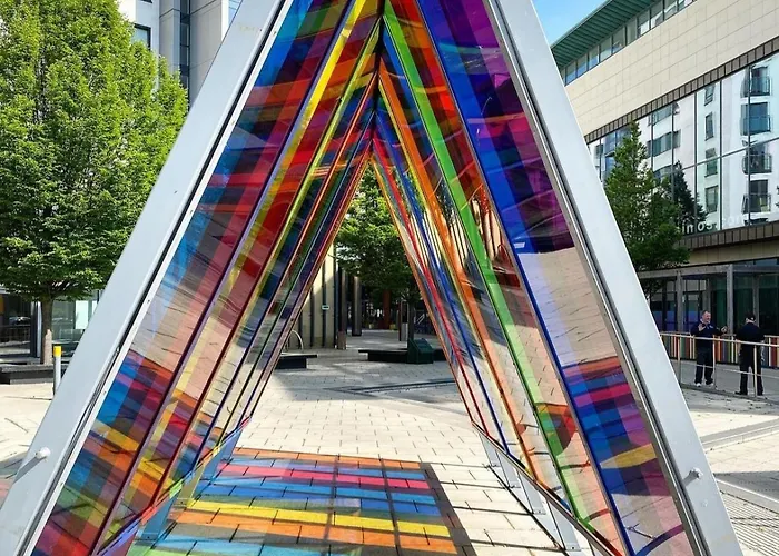 Deluxe Apt & The Best River Canal View In Leeds