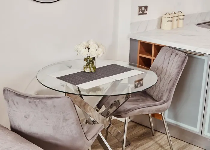 Deluxe Apt & The Best River Canal View In Leeds Leeds (West Yorkshire)