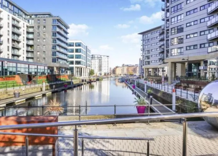 Deluxe Apt & The Best River Canal View In Leeds Leeds (West Yorkshire)