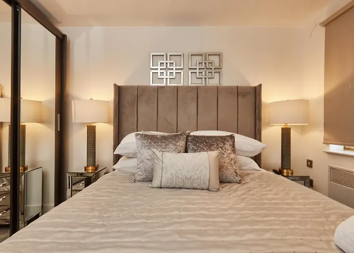 Deluxe Apt & The Best River Canal View In Leeds Leeds (West Yorkshire)