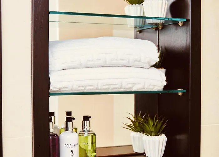 Deluxe Apt & The Best River Canal View In Leeds Leeds (West Yorkshire)