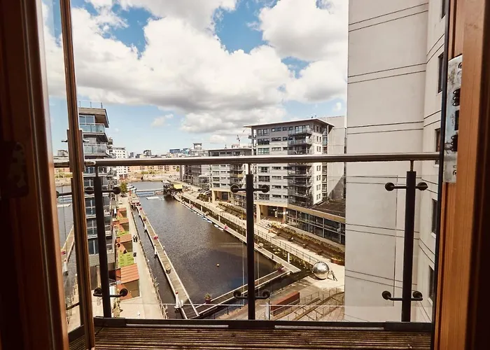 Deluxe Apt & The Best River Canal View In Leeds Appartement