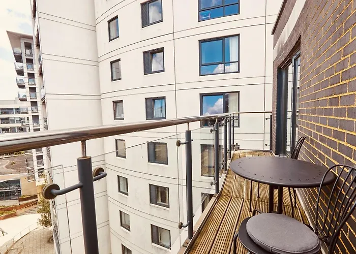 Deluxe Apt & The Best River Canal View In Leeds Appartement *