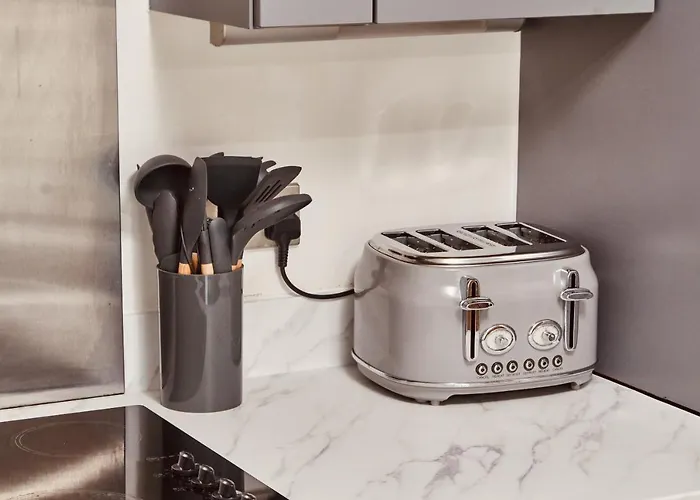 Deluxe Apt & The Best River Canal View In Leeds